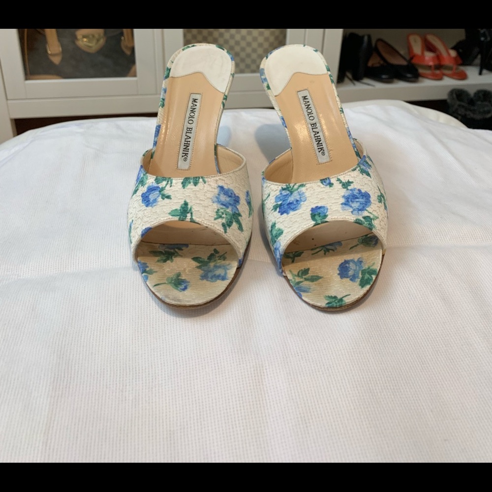 Manolo Blahnik “Astuta blue” heels